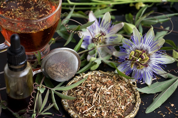 Общоизвестно е че билковите чайове подпомагат добрия сън Определени билки