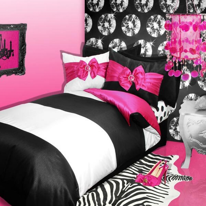 Идеи-за-романтично-спално-бельо-комбинация-от-розово-и-черно