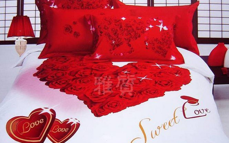  Идеи-за-романтично-спално-бельо-комбинация-от-розово-и-черно 