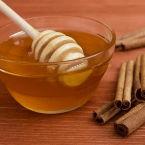 Лечебните свойства на медът и канелата