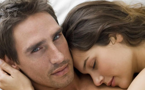 Как да се държите с любимия в леглото: 5 основни правила