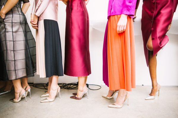 Как да намерите правилните цветови комбинации в облеклото ви