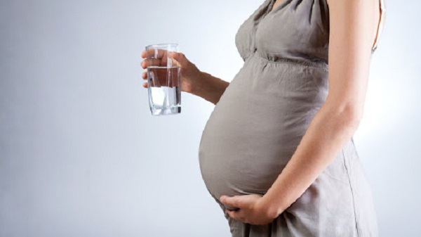 Правилната хидратация по време на бременност