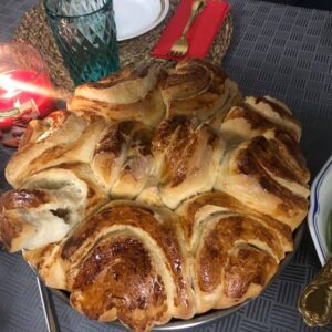 Мека като памук: Лесна и бърза питка „Розов букет“ за цялото семейство по рецепта от село Царичина