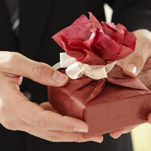 4 стъпки да си получите идеалния подарък от мъжа