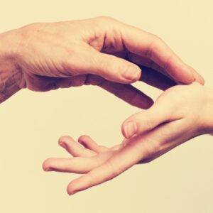 На една ръка разстояние: как да изразите чувствата си чрез докосване