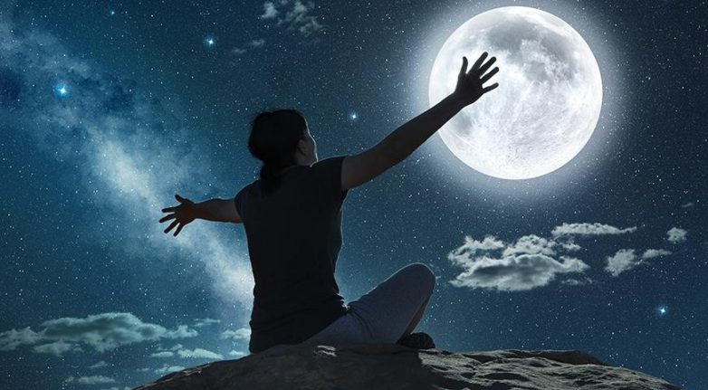 Защо последната пълна луна на лятото се нарича Синя и се счита за особено благоприятна