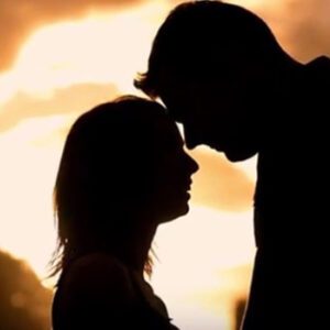 11 ясни знака, че човекът до теб те обича истински