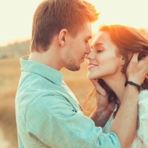 10 начина  да целунете мъж и да го направите АБСОЛЮТНО и НАПЪЛНО луд по вас!