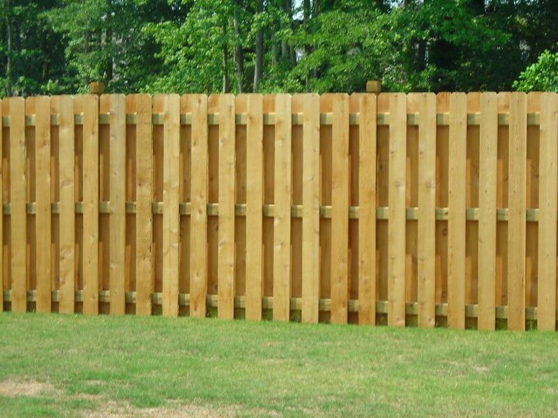 дървена ограда
