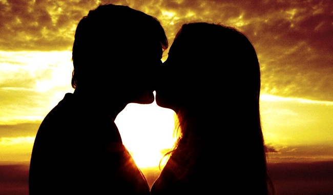 Коя зодия се целува най-дълго и сладострастно?