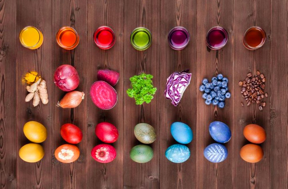 Как да боядисате яйцата с цветове от природата