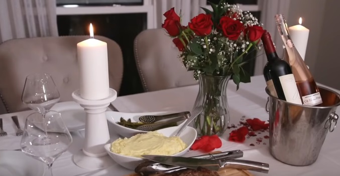 Лесни начини да украсите дома си за романтична вечеря с малък бюджет
