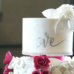 Полезни съвети как да изберете идеалната сватбена торта