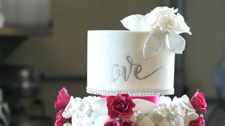 Полезни съвети как да изберете идеалната сватбена торта