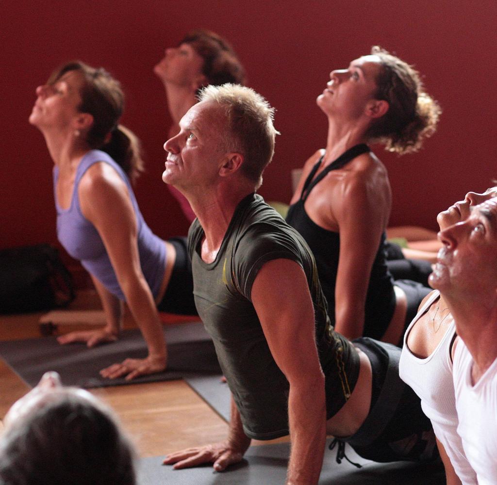 Вече 32 години Стинг всеки ден прави йога