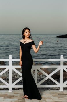Малка черна рокля – лукс за всеки