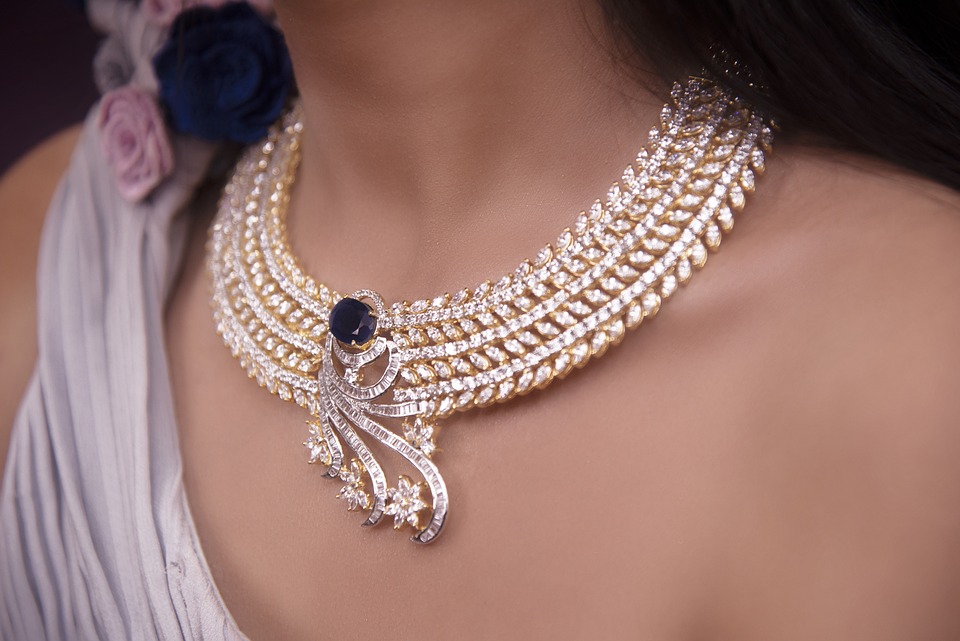 Златни бижута и бижута с диаманти – модни тенденции 2023