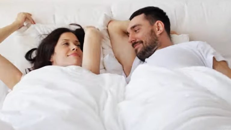 4 зодии, които обожават разговорите с партньора преди лягане