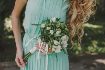 Цветни сватбени рокли - магия и красота