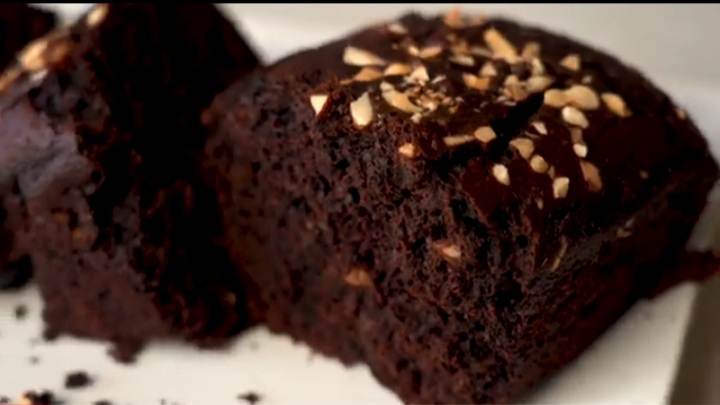 Постен шоколадов кекс: как да си направим вкусен сладкиш без яйца и мляко