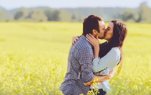  връзка с колегата 