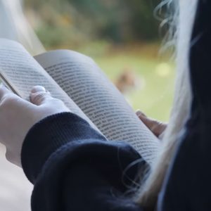 4 зодии, за които четенето на книги е терапия