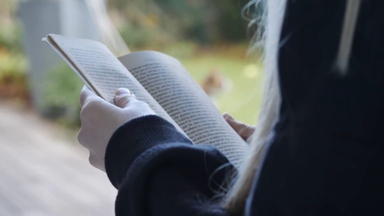 4 зодии, за които четенето на книги е терапия