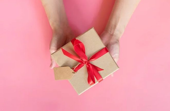 Подаръци, избрани с ум или с какво да изненадате любимия на различните етапи от връзката