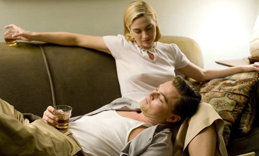 Върнете тръпката между вас с това упражнение от психолог: "15 минути на дивана"
