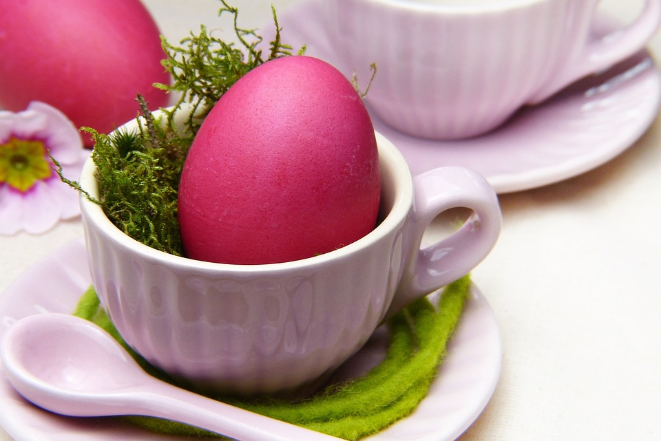 Когато  боядисвате яйца за Великден, първото винаги трябва да е