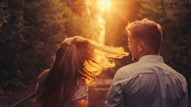 10 доказани начина да накараш мъжа да мисли за теб и да му липсваш