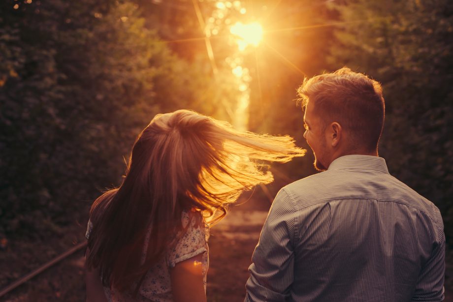 10 доказани начина да накараш мъжа да мисли за теб и да му липсваш
