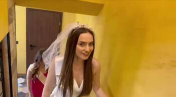  тичен и за нея е мъчно да изрази страстите си. 