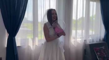  тичен и за нея е мъчно да изрази страстите си. 