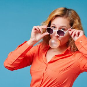 Как да премахнете дъвка от дреха или коса 4 ефективни начина