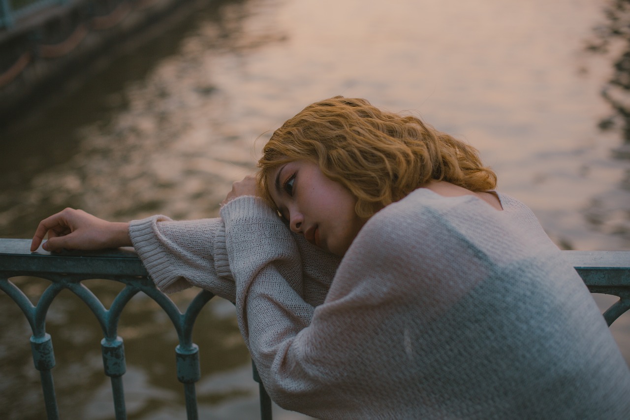 Защо жените страдат по-често от депресия