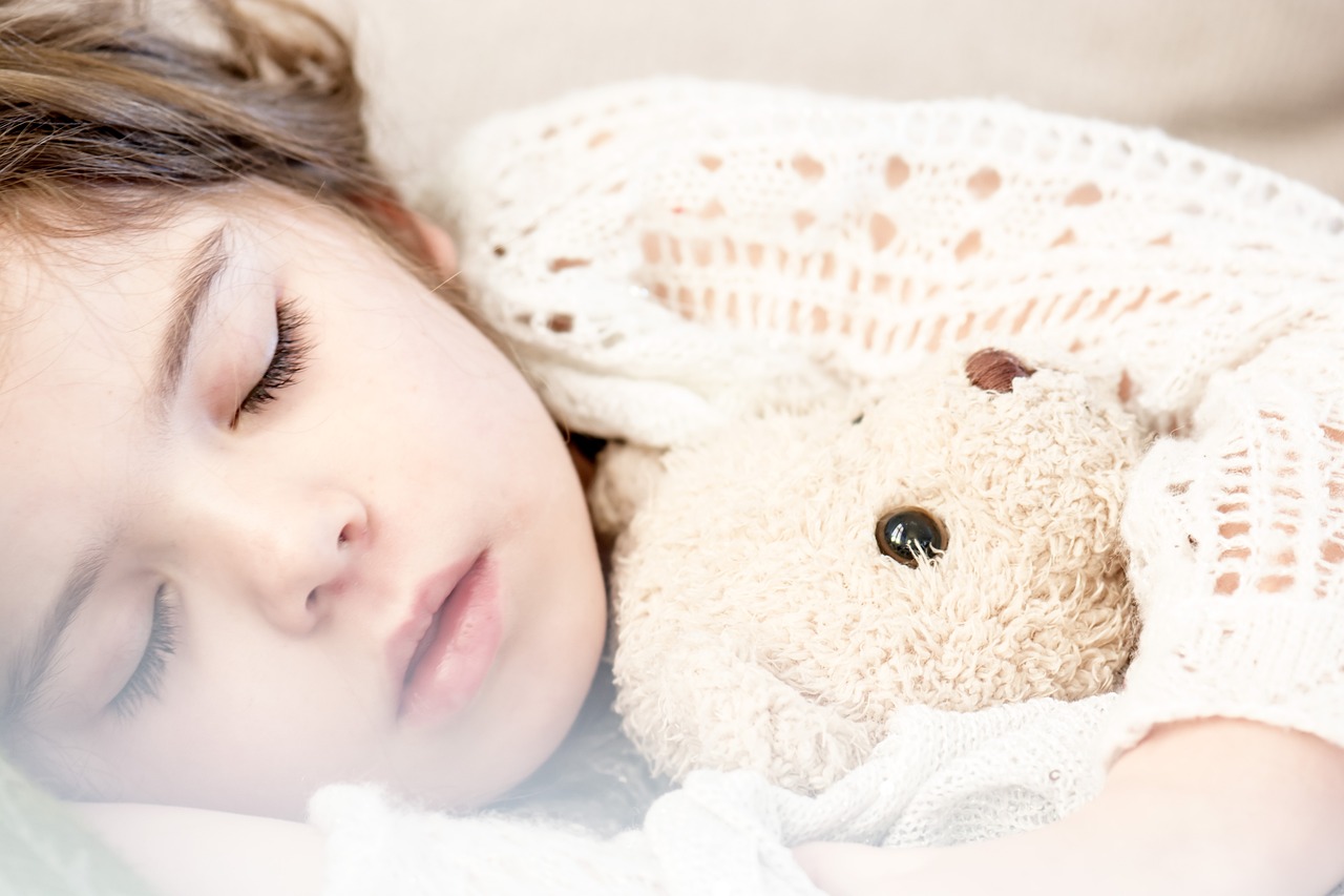 7 трика как да научим детето да заспива само?