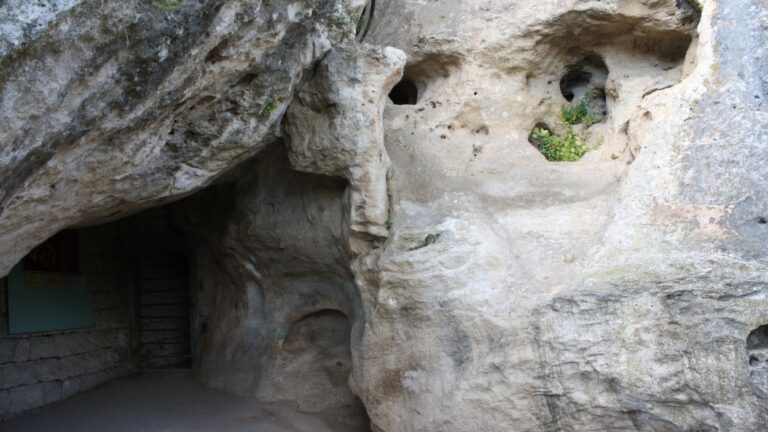 Пещерата Орлова чука лекува белите дробове