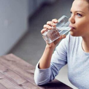Защо е важно да пиете вода веднага след събуждане