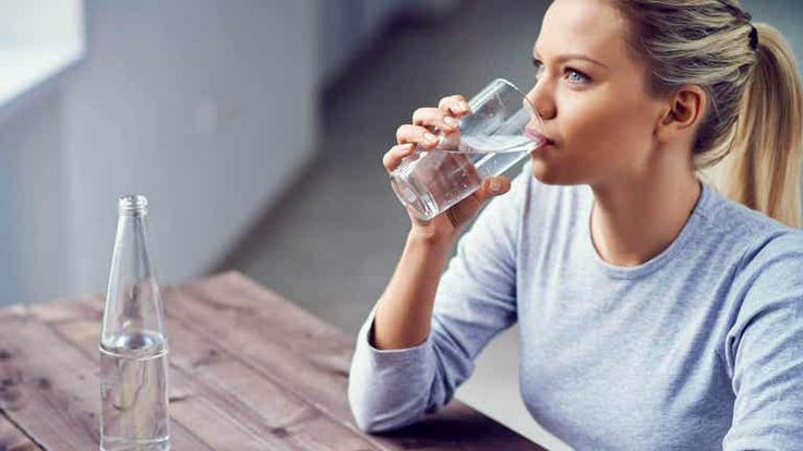 Защо е важно да пиете вода веднага след събуждане