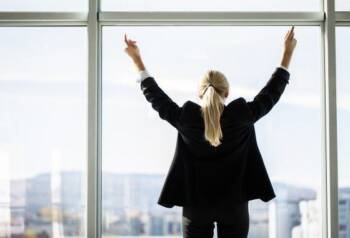  интелигентна жена 