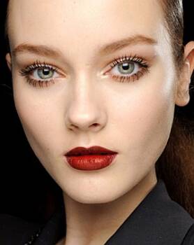  Какво да изберем: черна или кафява серпантина за очи? 