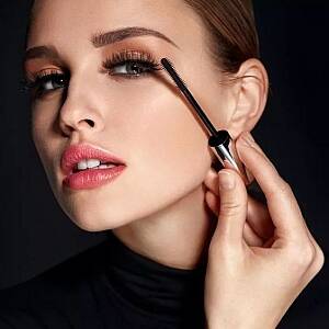  Какво да изберем: черна или кафява серпантина за очи? 