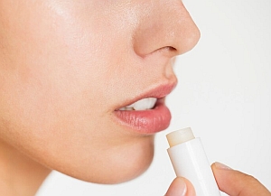 Грижа за устните – 5 начина да лекуваме напукани устни