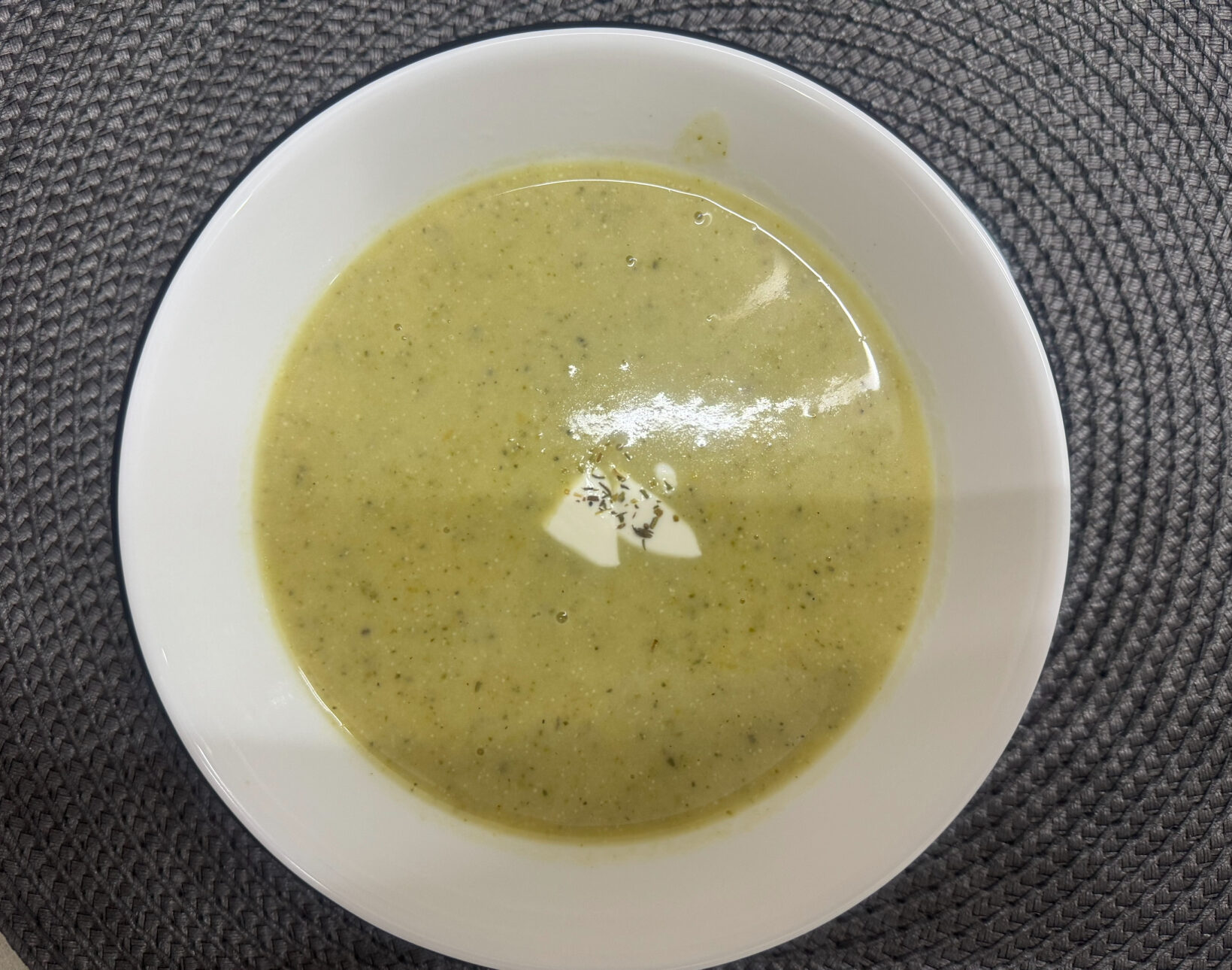 Изключително вкусна крем супа от броколи.