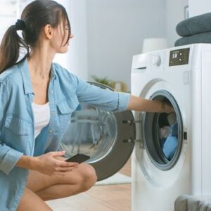 Трикове как да омекотите прането без препарат
