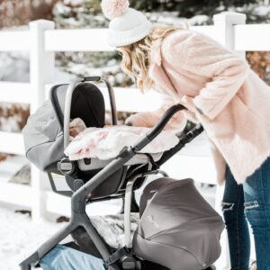 6 полезни аксесоара за бебешката количка през зимата