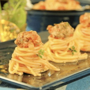 Спагети топчета с доматен сос