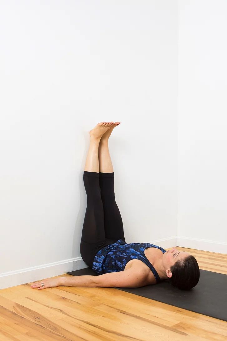 7 ползи от повдигането на краката на стената